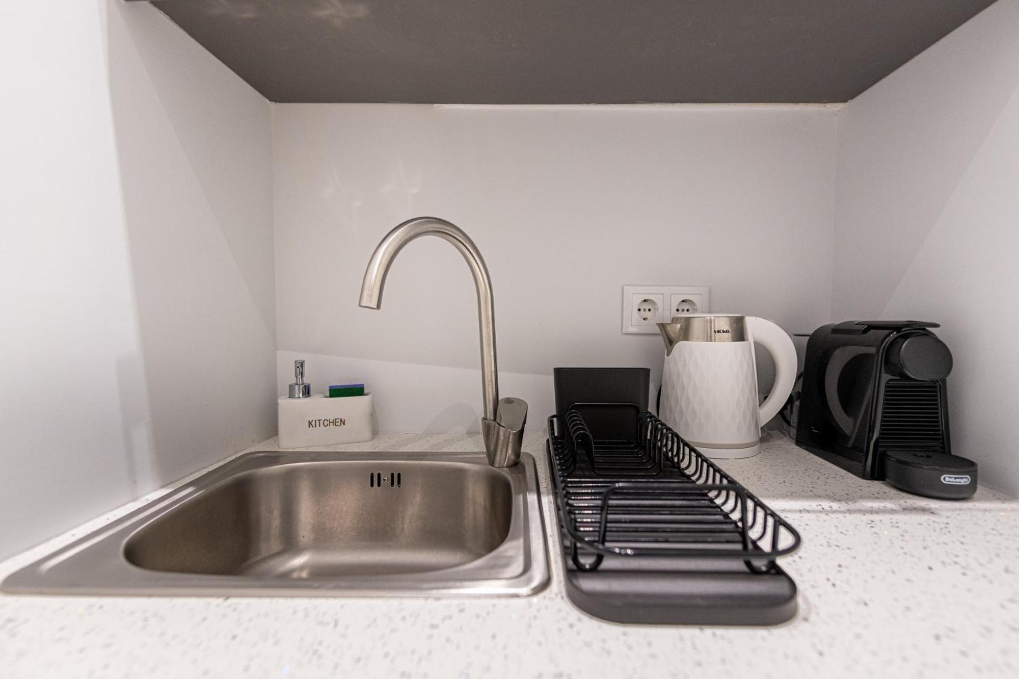 Phaedrus Living: The Nine Muses Clio Apartment Атина Екстериор снимка